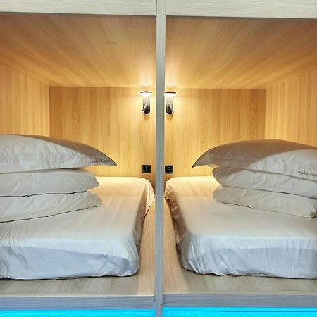 Unplan Hostel Madrid Ngoại thất bức ảnh