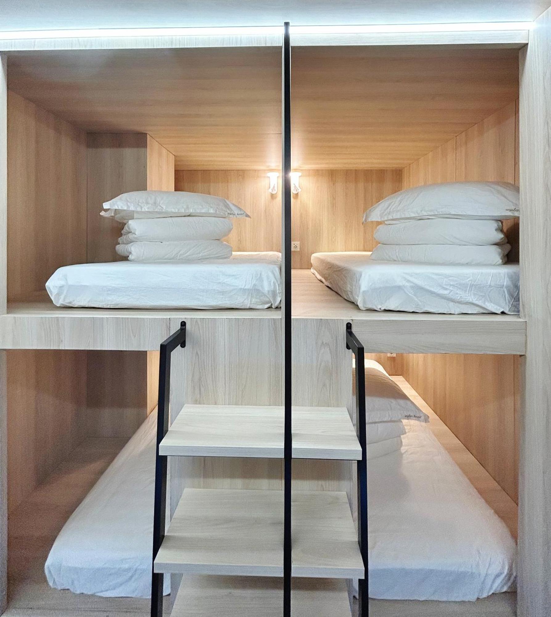Unplan Hostel Madrid Ngoại thất bức ảnh