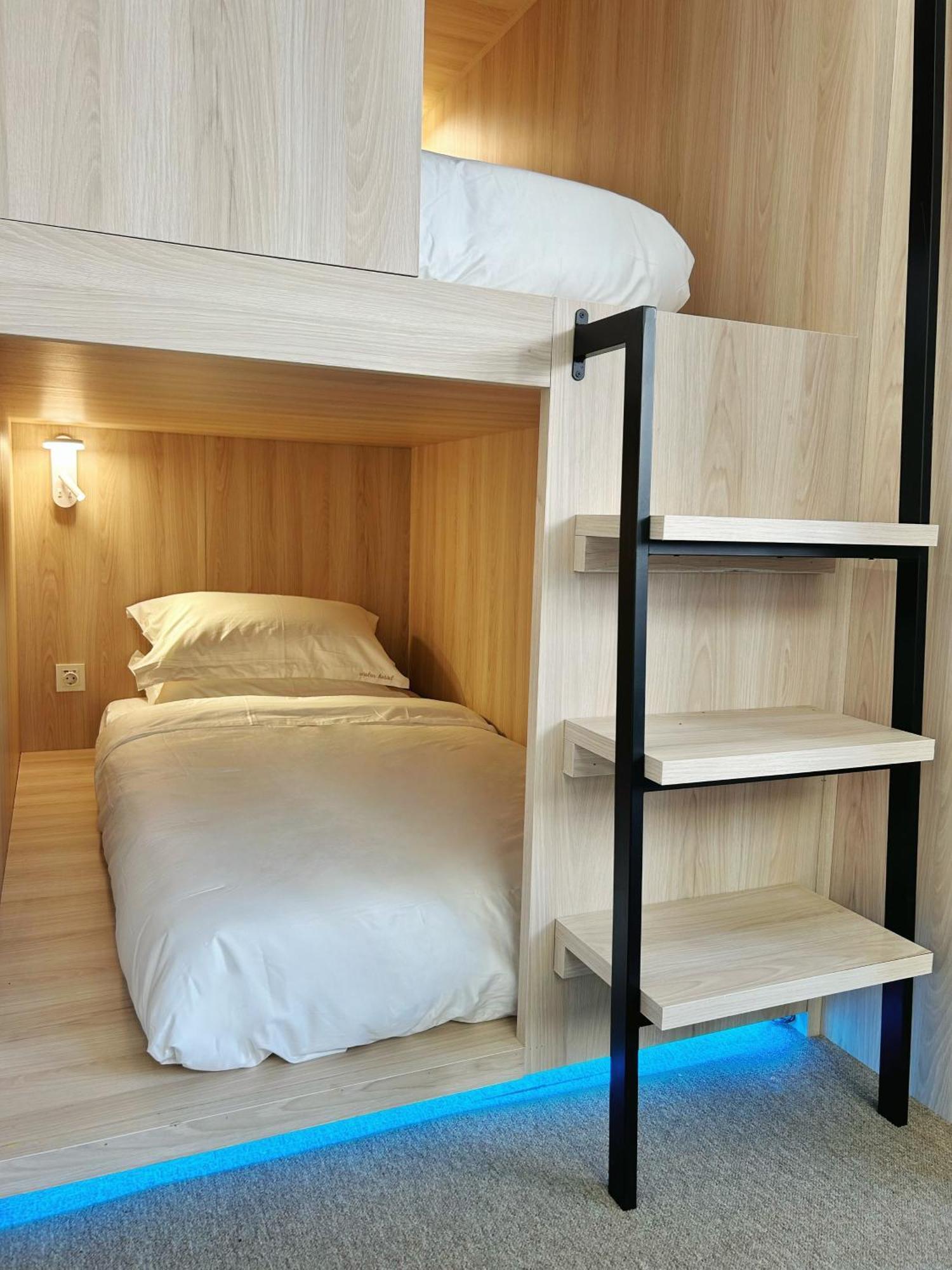 Unplan Hostel Madrid Ngoại thất bức ảnh