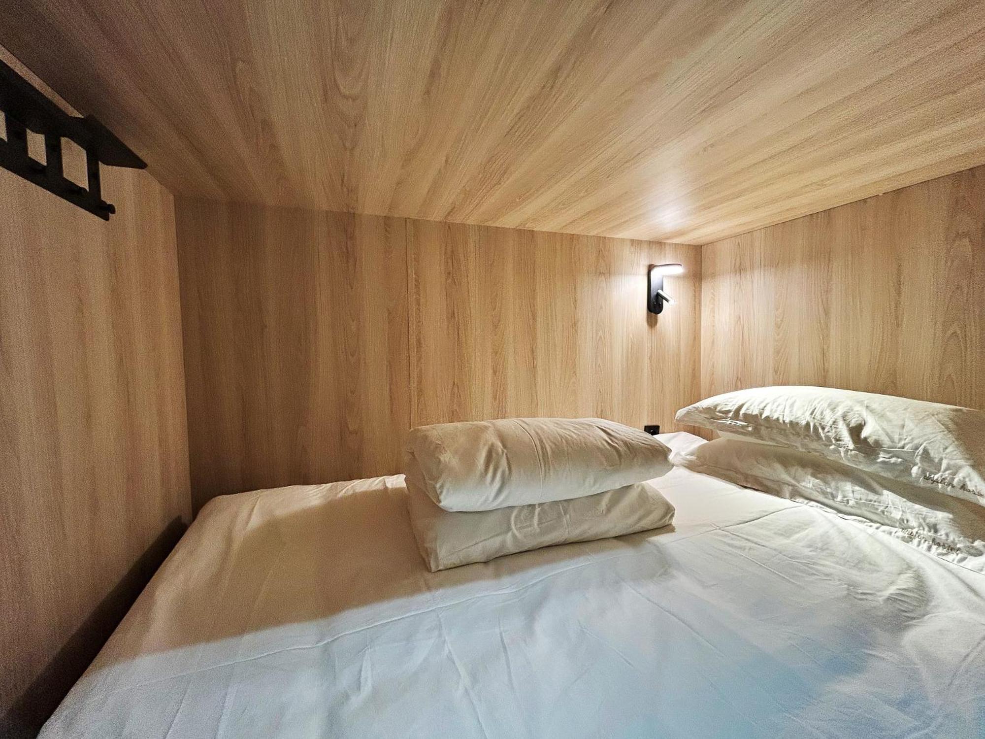 Unplan Hostel Madrid Ngoại thất bức ảnh