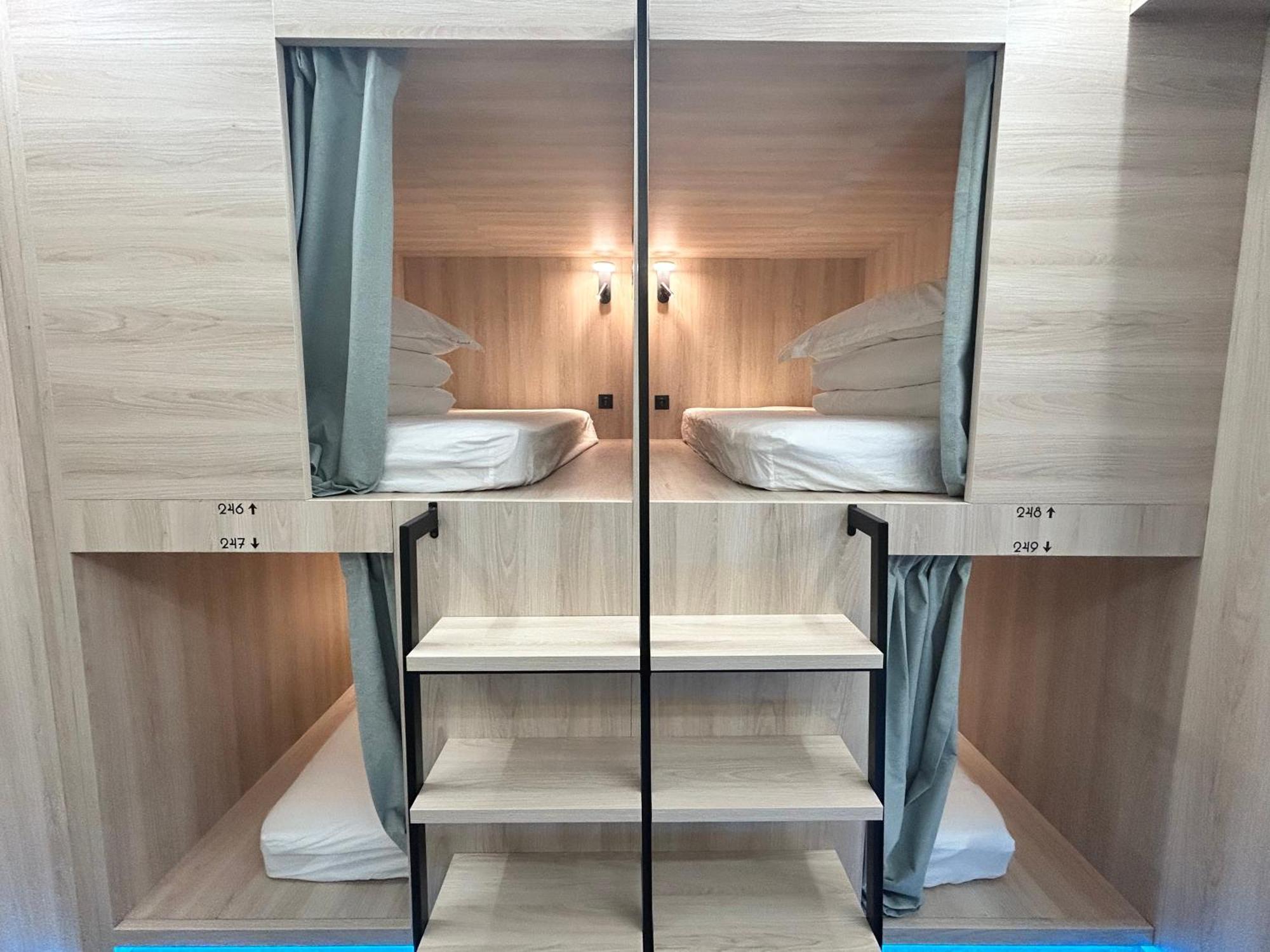Unplan Hostel Madrid Ngoại thất bức ảnh
