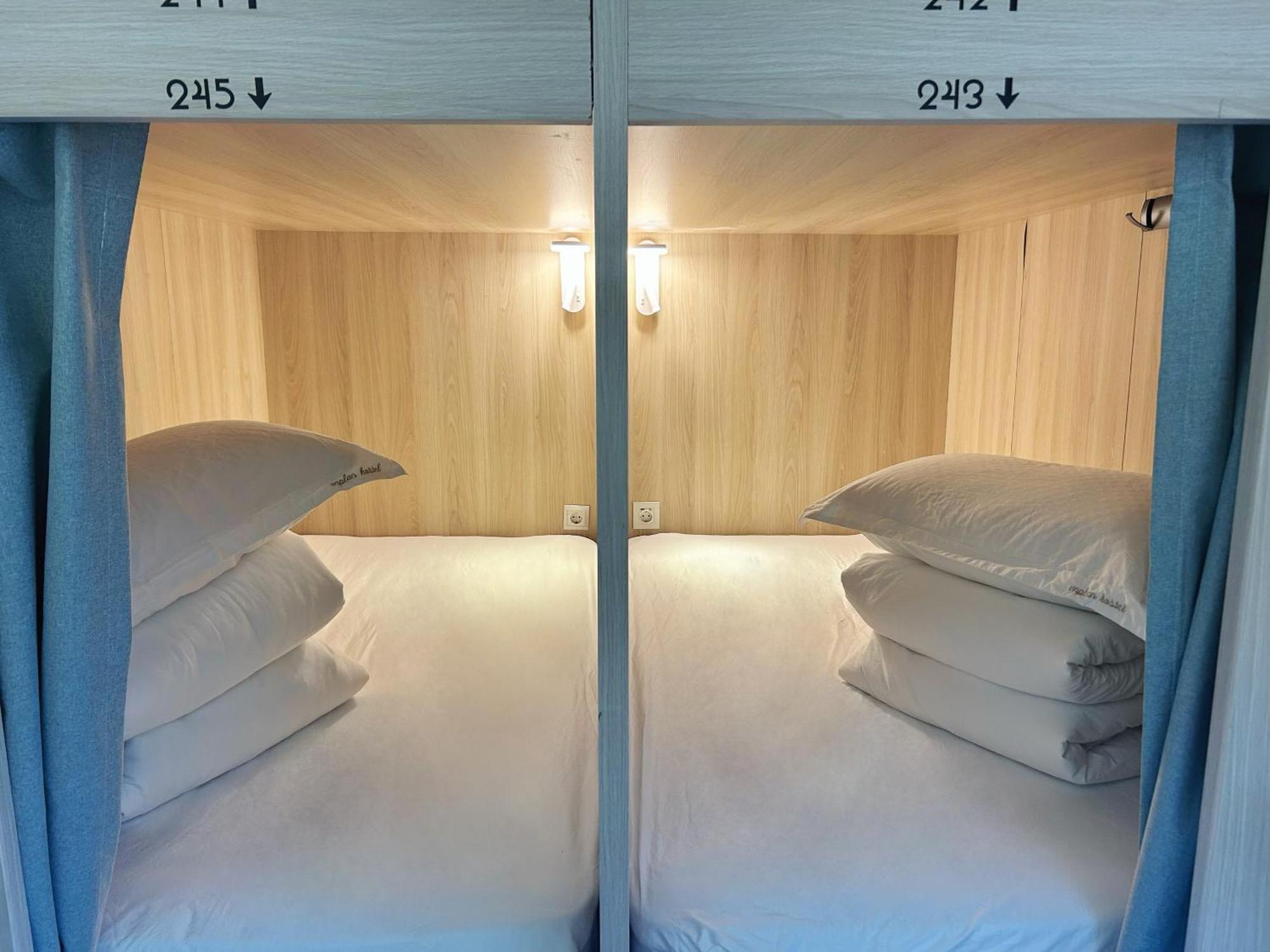 Unplan Hostel Madrid Ngoại thất bức ảnh