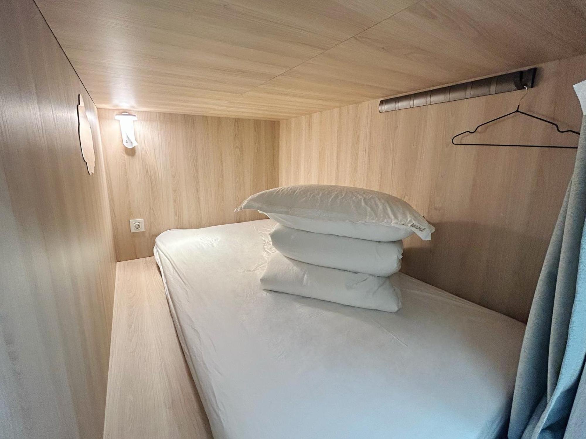 Unplan Hostel Madrid Ngoại thất bức ảnh