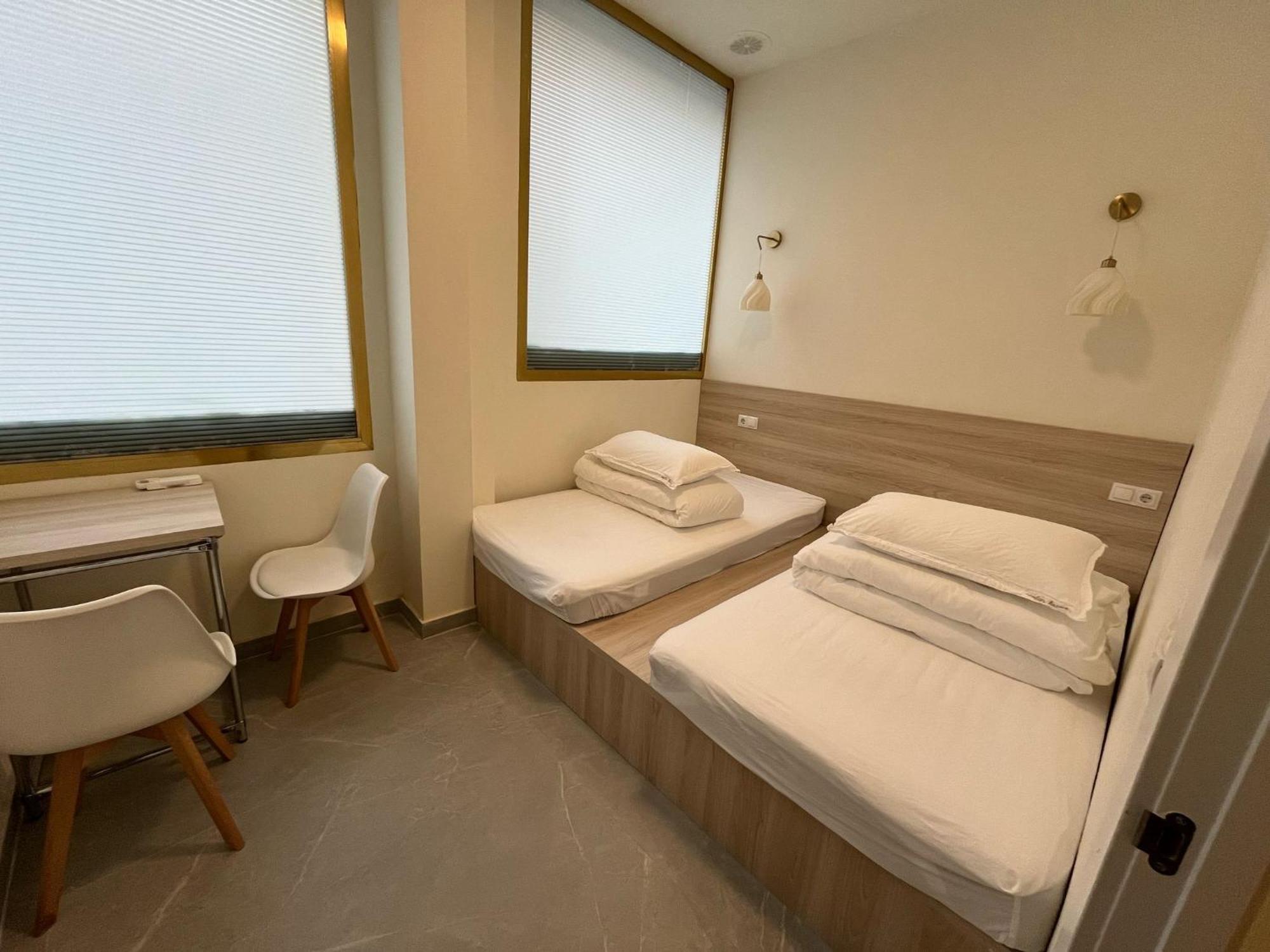 Unplan Hostel Madrid Ngoại thất bức ảnh